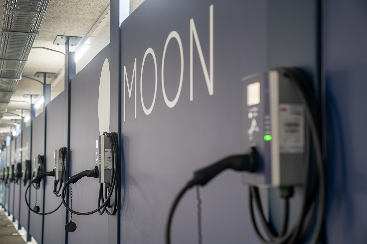 MOON Ladestation Branding