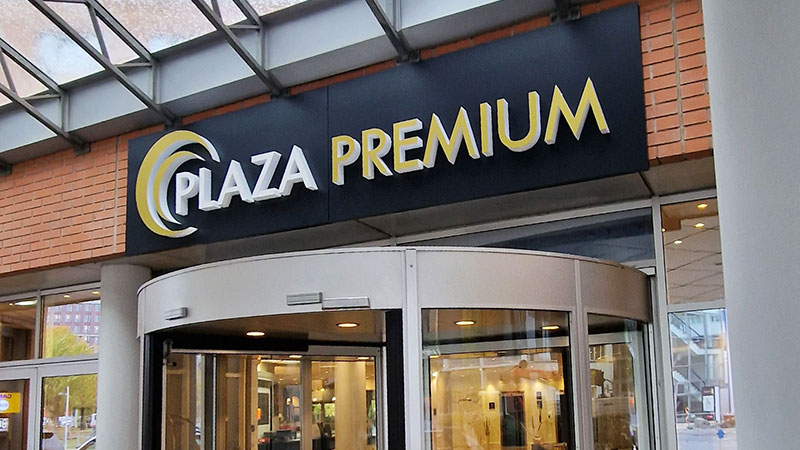 Plaza Premium Branding Eingangsbereich
