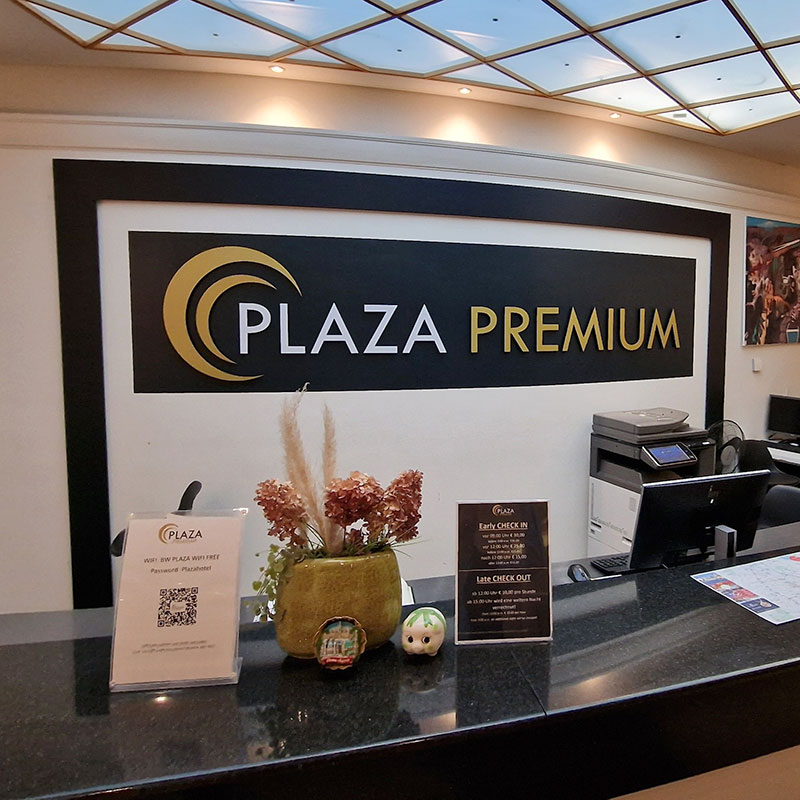 Plaza Premium Branding Empfang