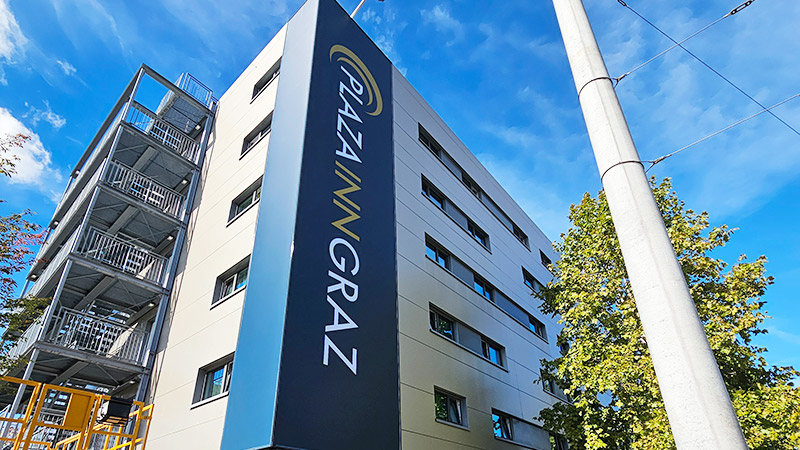 Bespannung auf Fassade - Plaza Inn Graz